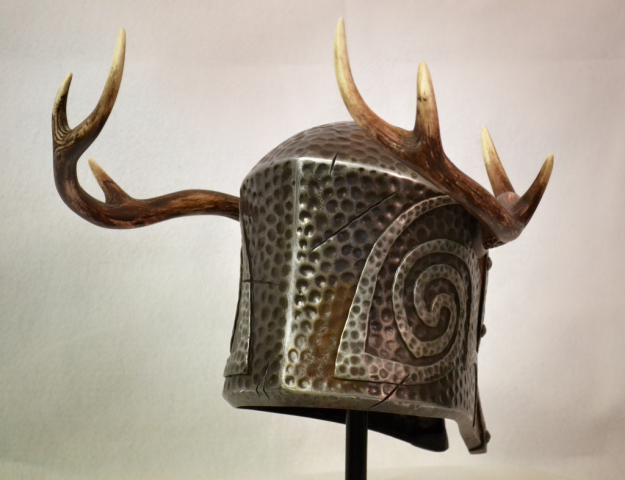 Женский древний нордский шлем